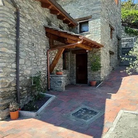 Le Temps Retrouve - Casa Tipica Con Giardino Villa Villeneuve Exterior photo